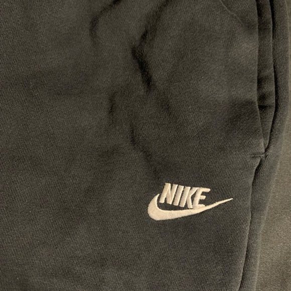 Nike Joggers - Picture 2 of 4